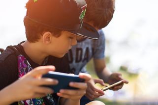 Děti v Austrálii si zvykají na nový zákon zakazující jim sociální sítě - Novinky